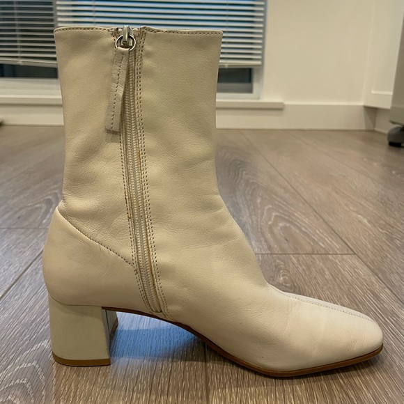 Size 39 (8.5) Zara booties in off-white - Picture 7 of 7